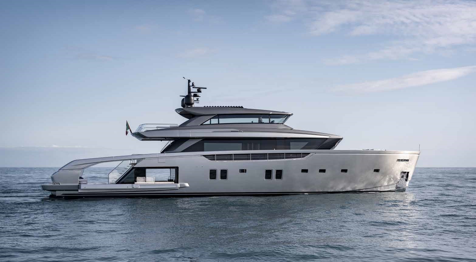 Yacht LA LUNA, SANLORENZO SX112 | CHARTERWORLD Luxury Superyacht